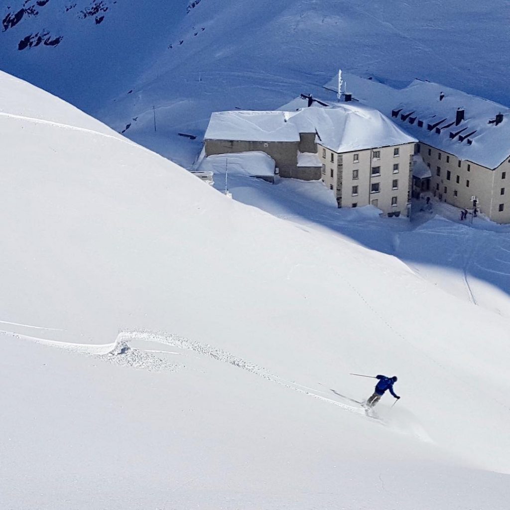 Skiing to  the Grand Saint Bernard Monastery